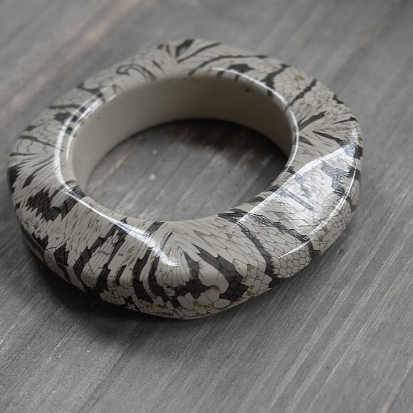 Vintage KJL Kenneth Jay Lane Bangle Bracelet Chunky Snakeskin Black White 1980s - Picture 3 of 12